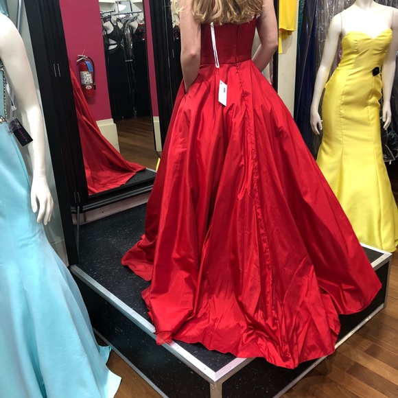 Sherri Hill Prom Dress: SOLD - Picture 4 of 6